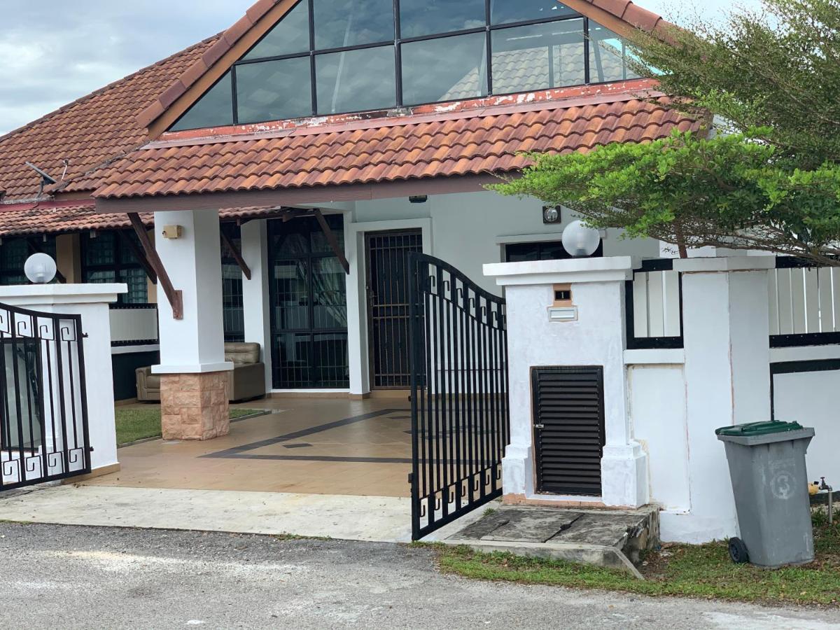 Villaparadise Homestay Batu Pahat Ngoại thất bức ảnh