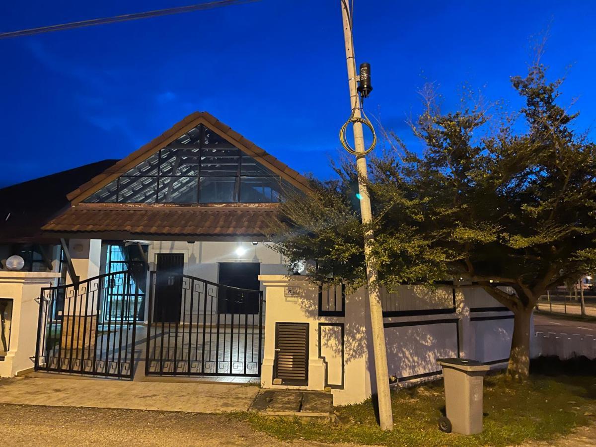 Villaparadise Homestay Batu Pahat Ngoại thất bức ảnh